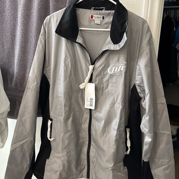 Brand new Miller lite Men's Gray and Black Windbreaker - Picture 5 of 9